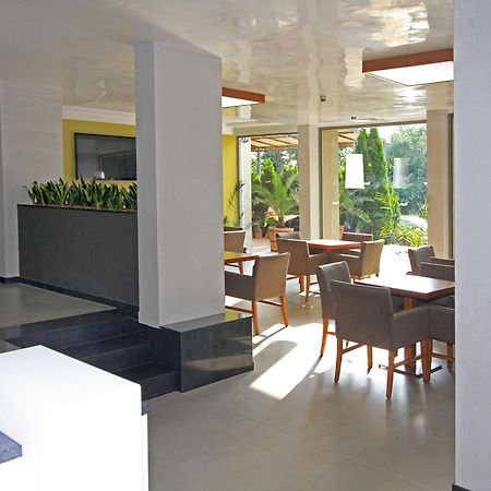 Hotel Excelsior โกลเดน แซนส์ ภายนอก รูปภาพ